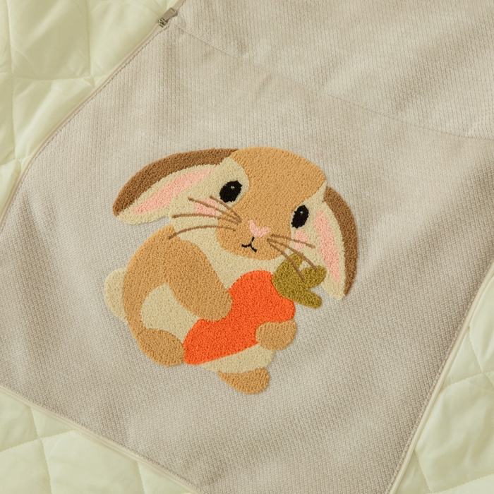 91家纺网 家纺一手货源 找家纺 新奇异 2025新款卡通毛巾绣抱枕被-四季通用磨毛款可爱狗+萝卜兔系列 萝卜兔-米色四季款