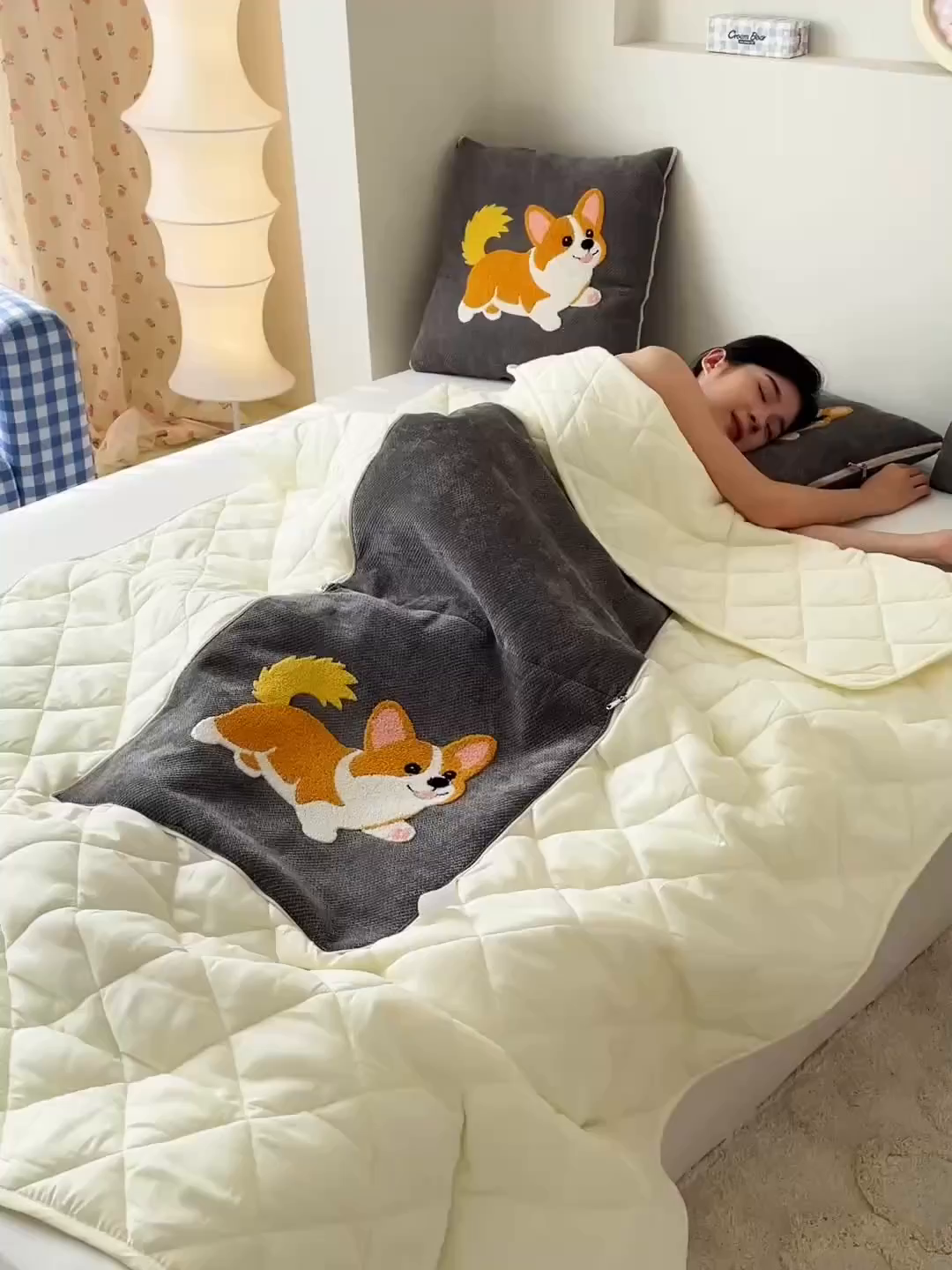 91家纺网 家纺一手货源 找家纺 新奇异 2025新款卡通毛巾绣抱枕被-四季通用磨毛款可爱狗+萝卜兔系列 可爱狗-深灰四季款