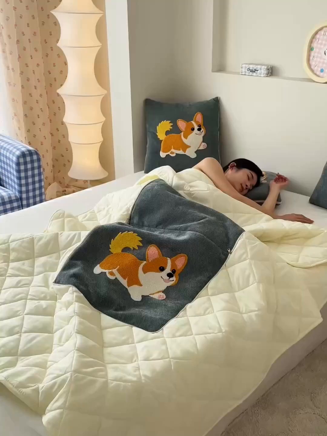 91家纺网 家纺一手货源 找家纺 新奇异 2025新款卡通毛巾绣抱枕被-四季通用磨毛款可爱狗+萝卜兔系列 可爱狗-蓝色四季款
