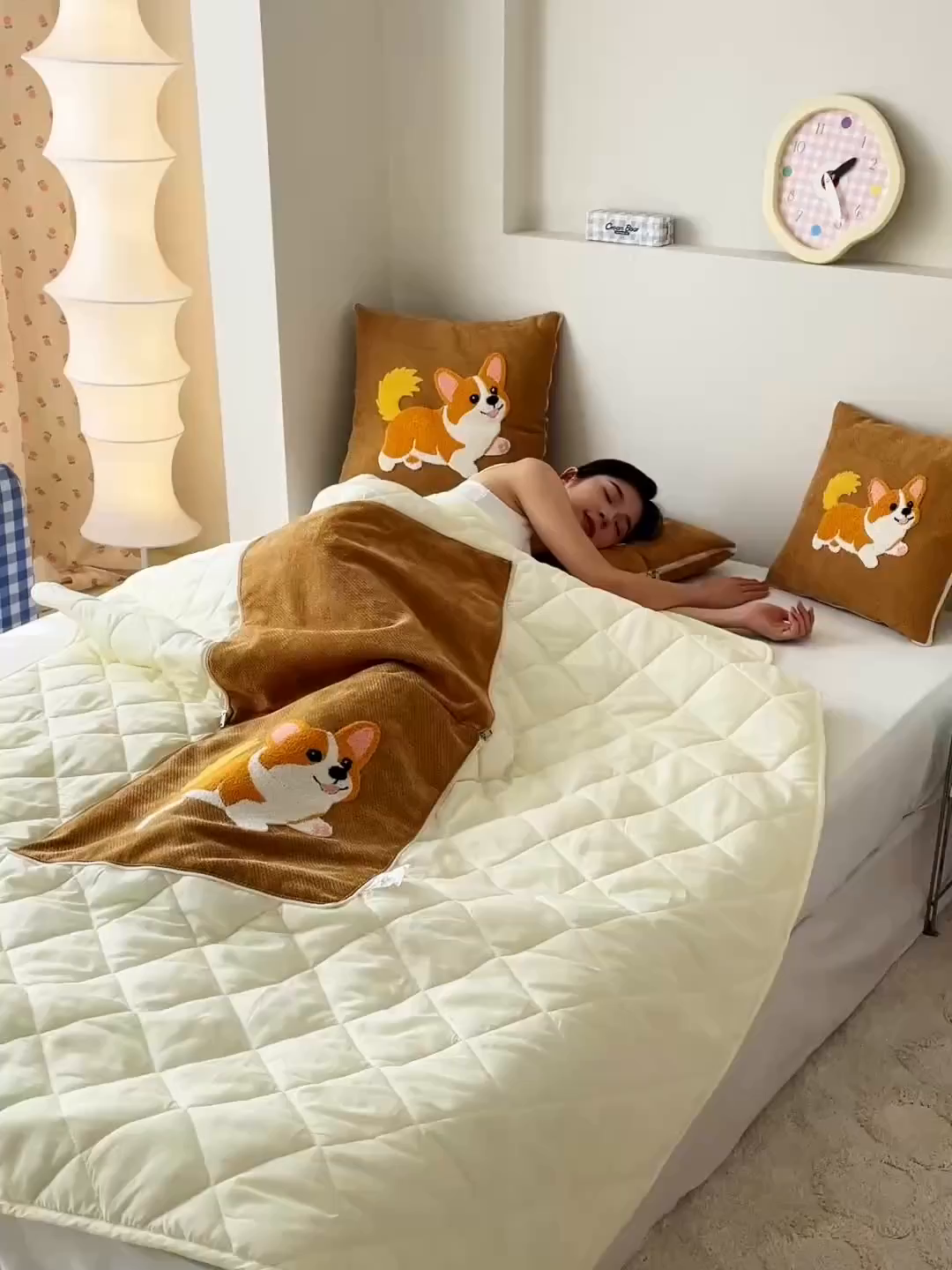 91家纺网 家纺一手货源 找家纺 新奇异 2025新款卡通毛巾绣抱枕被-四季通用磨毛款可爱狗+萝卜兔系列 可爱狗-黄色四季款