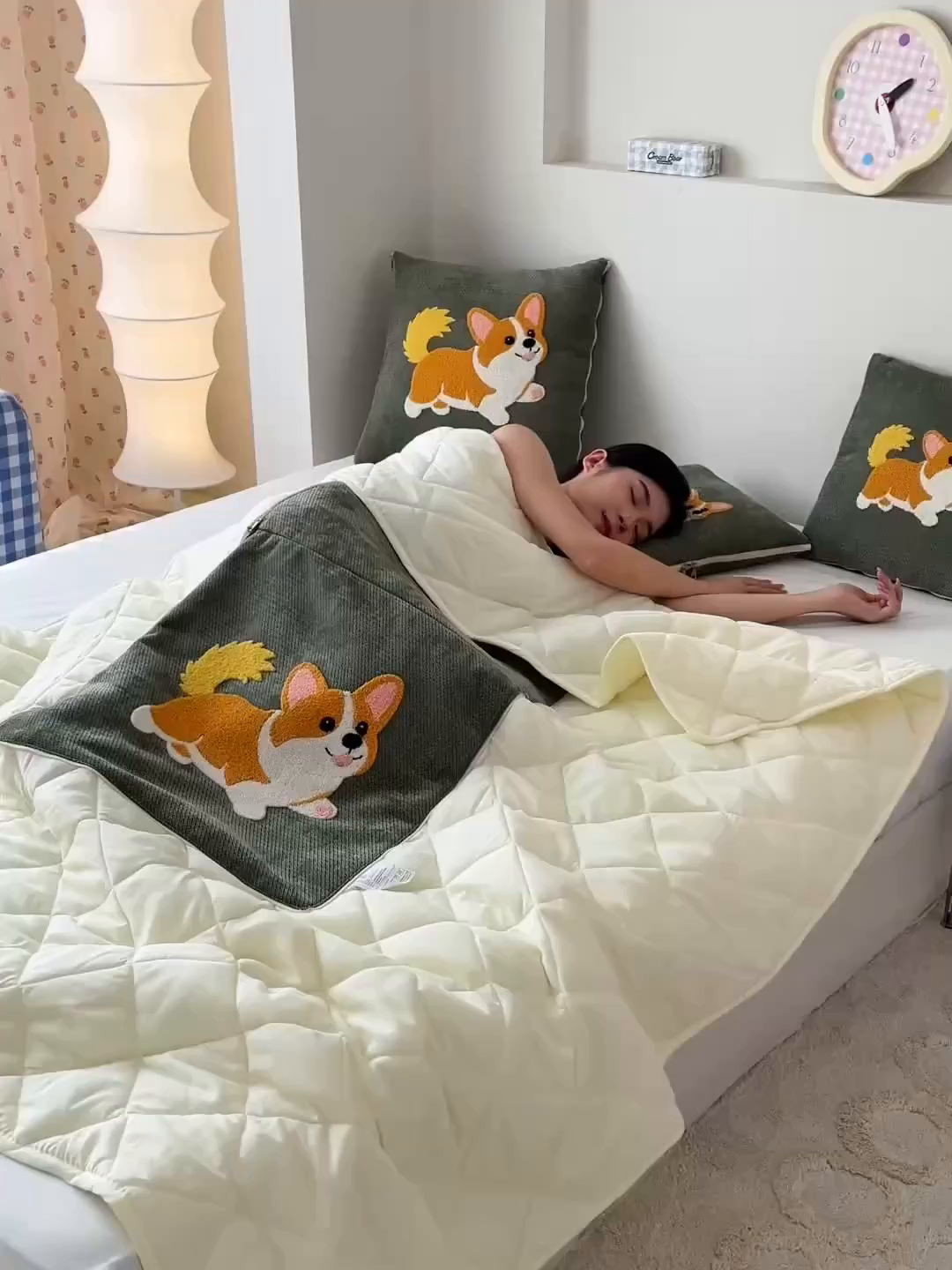 91家纺网 家纺一手货源 找家纺 新奇异 2025新款卡通毛巾绣抱枕被-四季通用磨毛款可爱狗+萝卜兔系列 可爱狗-绿色四季款