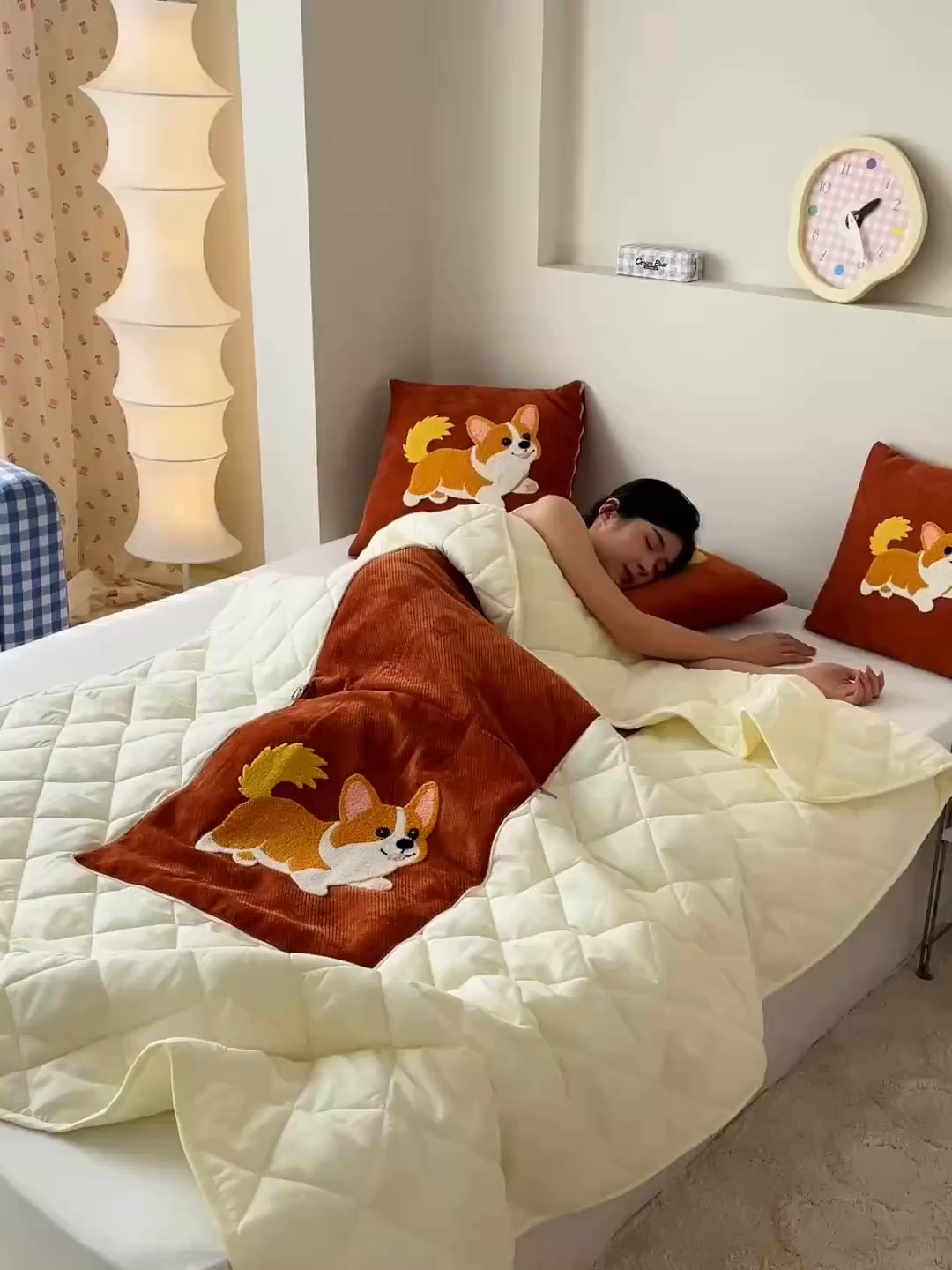 91家纺网 家纺一手货源 找家纺 新奇异 2025新款卡通毛巾绣抱枕被-四季通用磨毛款可爱狗+萝卜兔系列 可爱狗-焦糖色四季款