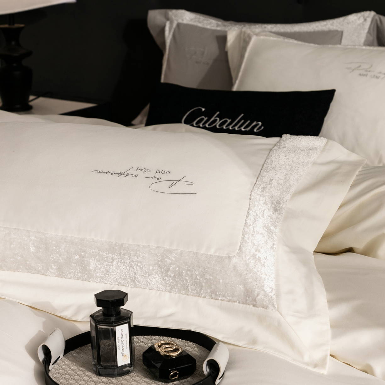 91家纺网 家纺一手货源 找家纺 （总）卡巴伦家纺 2025新款全棉超细旦磨毛刺绣拼接四件套-旷野（会员：-20元 控价：358元）