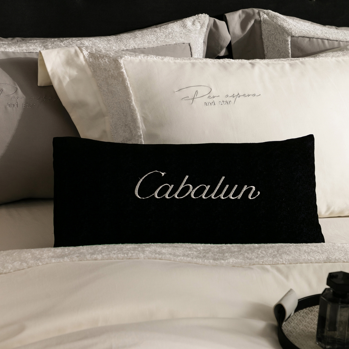 91家纺网 家纺一手货源 找家纺 （总）卡巴伦家纺 2025新款全棉超细旦磨毛刺绣拼接四件套-旷野（会员：-20元 控价：358元）