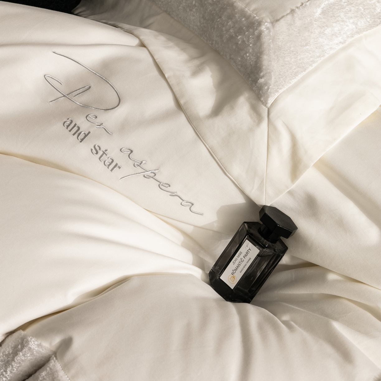 91家纺网 家纺一手货源 找家纺 （总）卡巴伦家纺 2025新款全棉超细旦磨毛刺绣拼接四件套-旷野（会员：-20元 控价：358元）