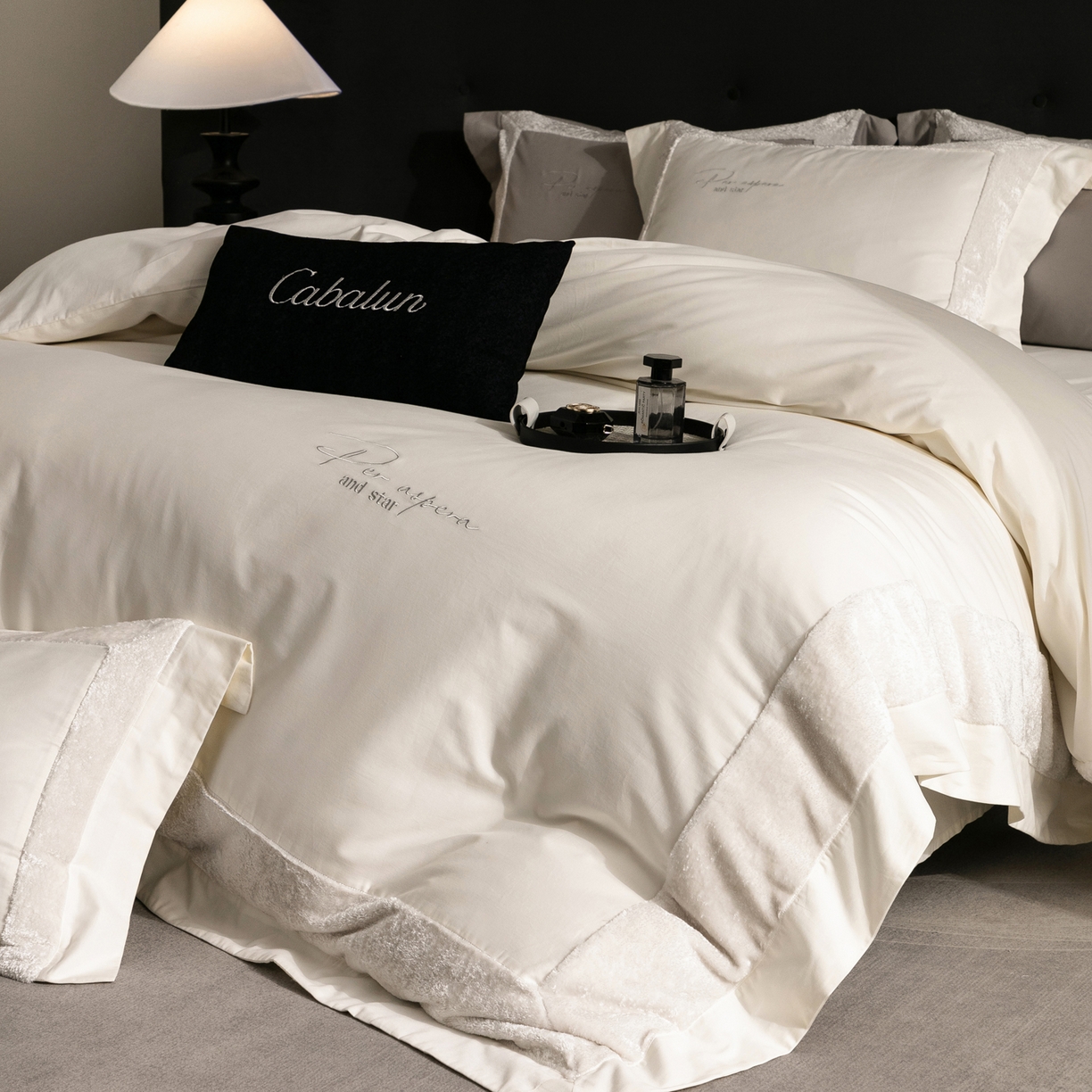 91家纺网 家纺一手货源 找家纺 （总）卡巴伦家纺 2025新款全棉超细旦磨毛刺绣拼接四件套-旷野（会员：-20元 控价：358元）