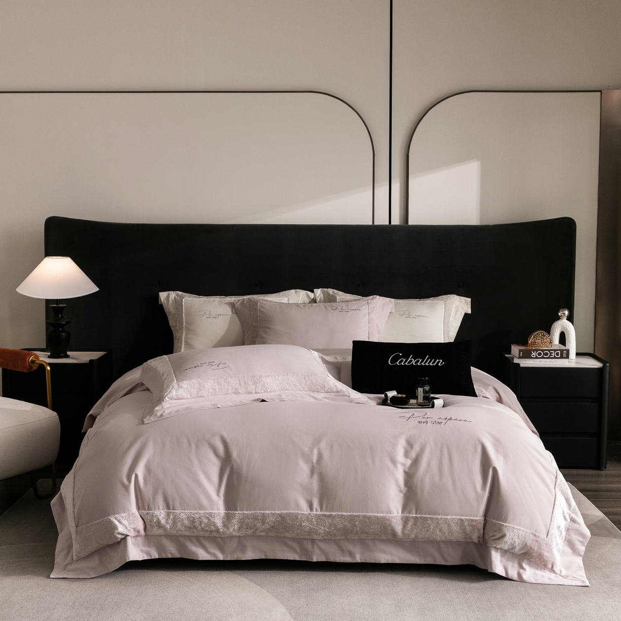 91家纺网 家纺一手货源 找家纺 （总）卡巴伦家纺 2025新款全棉超细旦磨毛刺绣拼接四件套-旷野（会员：-20元 控价：358元）