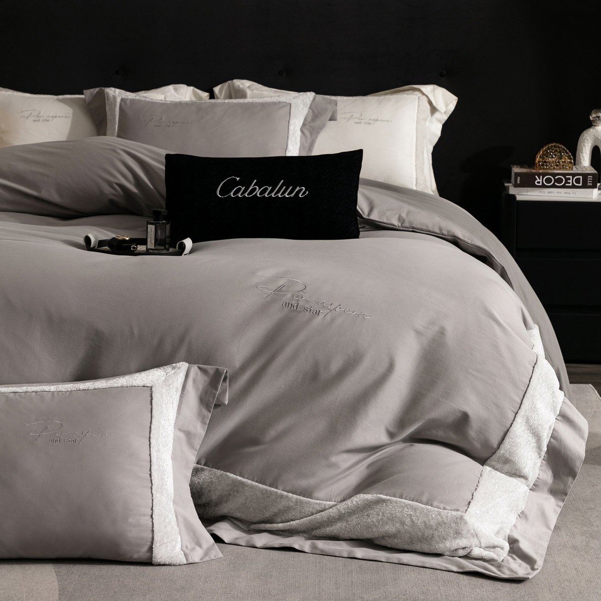 91家纺网 家纺一手货源 找家纺 卡巴伦家纺 2025新款全棉超细旦磨毛刺绣拼接四件套-旷野 旷野-灰