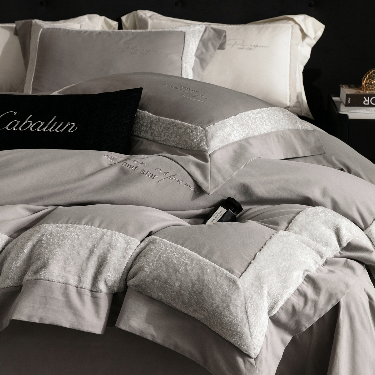 91家纺网 家纺一手货源 找家纺 卡巴伦家纺 2025新款全棉超细旦磨毛刺绣拼接四件套-旷野 旷野-灰