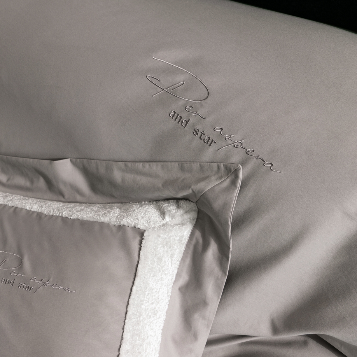 91家纺网 家纺一手货源 找家纺 卡巴伦家纺 2025新款全棉超细旦磨毛刺绣拼接四件套-旷野 旷野-灰