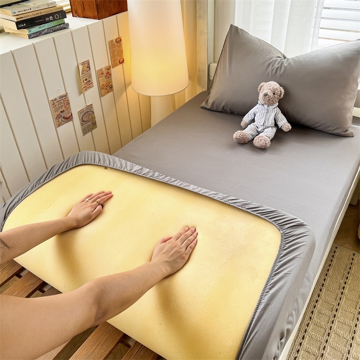 91家纺网 家纺一手货源 找家纺 （总）曼璐家纺 2025新款105克加厚水洗棉纯色格子无印风学生床笠外贸直播爆款,黑白条,浅灰,深灰,雾蓝,米小格,玉色,芝士黄,黄小格,姜黄,卡其,洛克兰,蓝小格