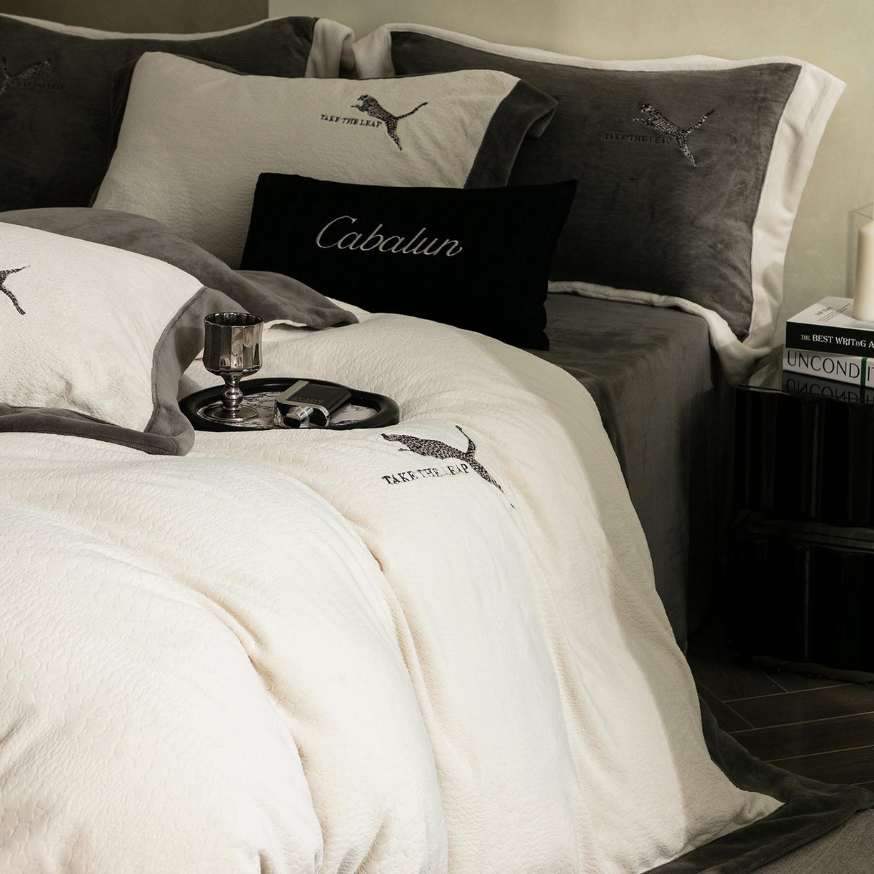 91家纺网 家纺一手货源 找家纺 （总）卡巴伦家纺 2025新款烂花拼角绣花四件套-豹富（会员：-20元 控价：298）