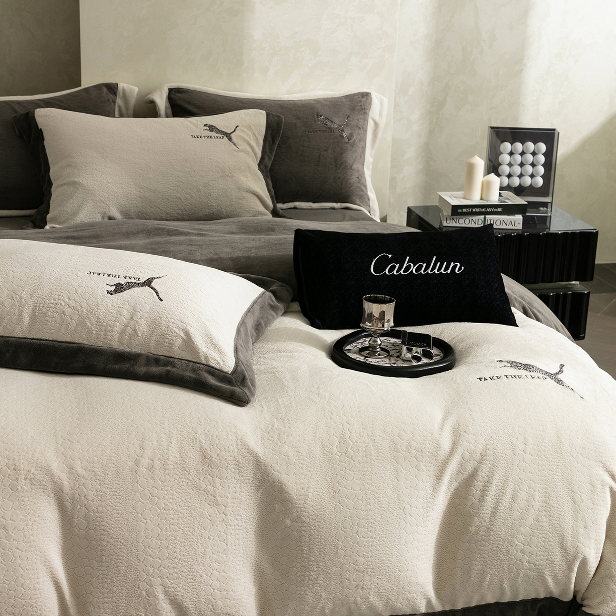 91家纺网 家纺一手货源 找家纺 （总）卡巴伦家纺 2025新款烂花拼角绣花四件套-豹富（会员：-20元 控价：298）