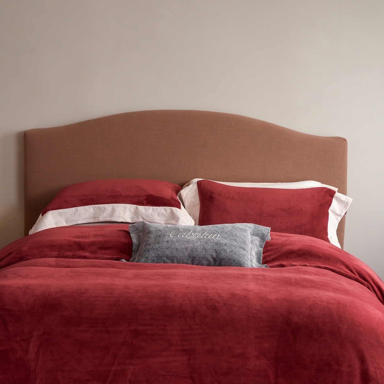 91家纺网 家纺一手货源 找家纺 （总）卡巴伦家纺 2025新款280克全消光绣花拼边四件套-赫莲娜（会员：-30元 控价：458元）