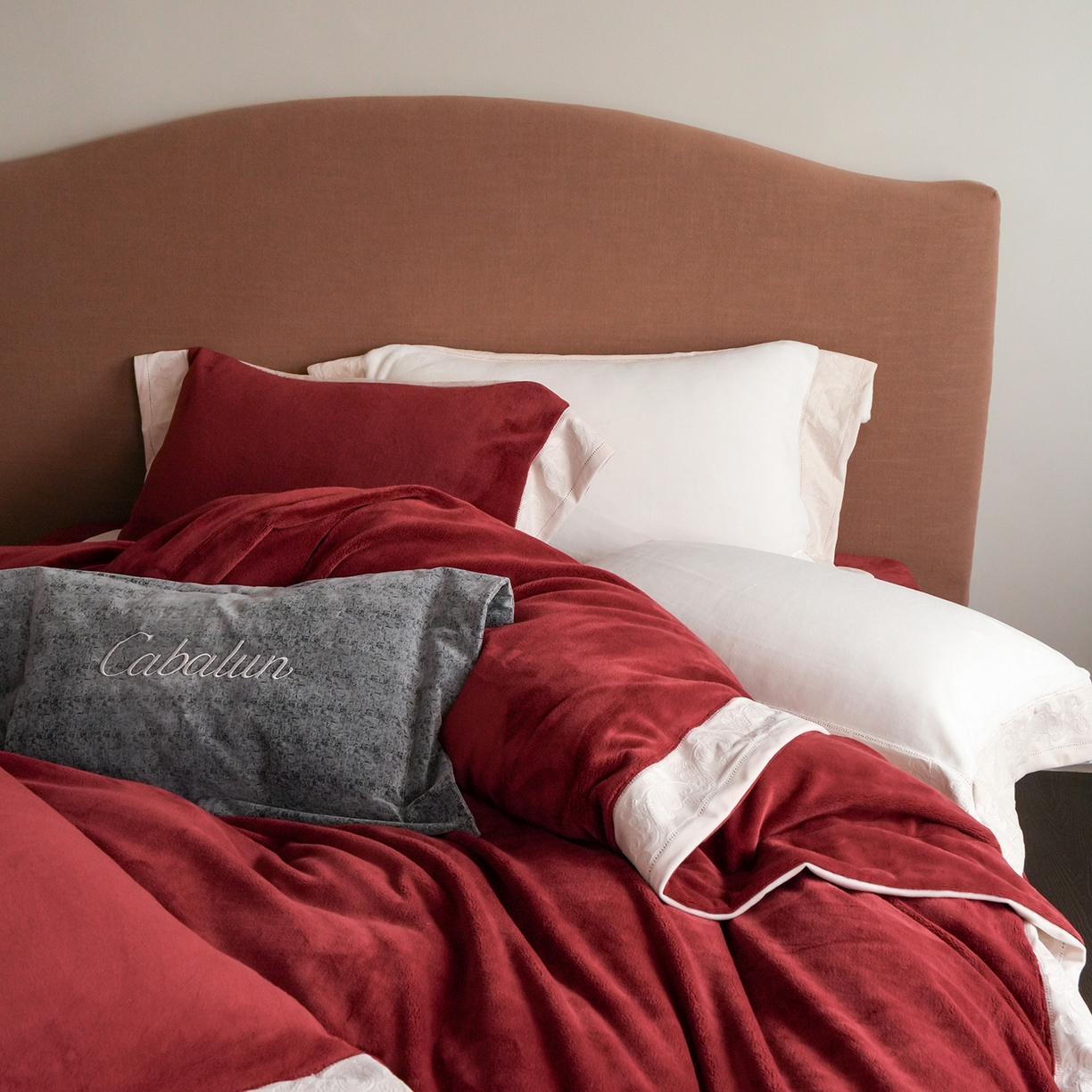 91家纺网 家纺一手货源 找家纺 （总）卡巴伦家纺 2025新款280克全消光绣花拼边四件套-赫莲娜（会员：-30元 控价：458元）