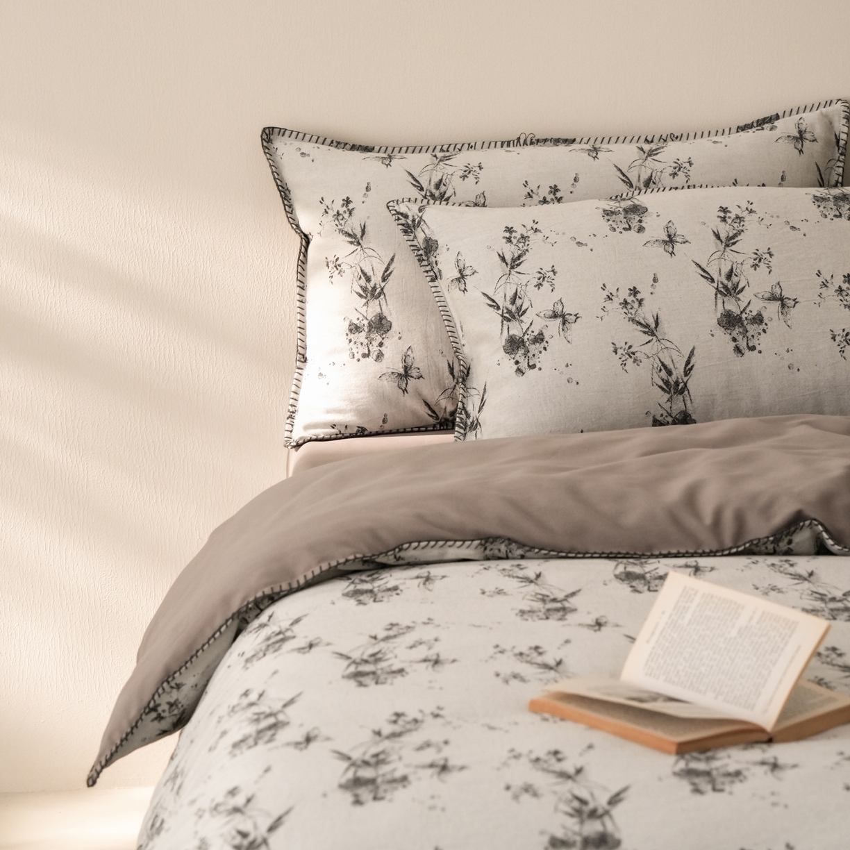 91家纺网 家纺一手货源 找家纺 （总）卡巴伦家纺 2025新款棉麻色织一字针提花四件套（会员：-20元 控价：298元）