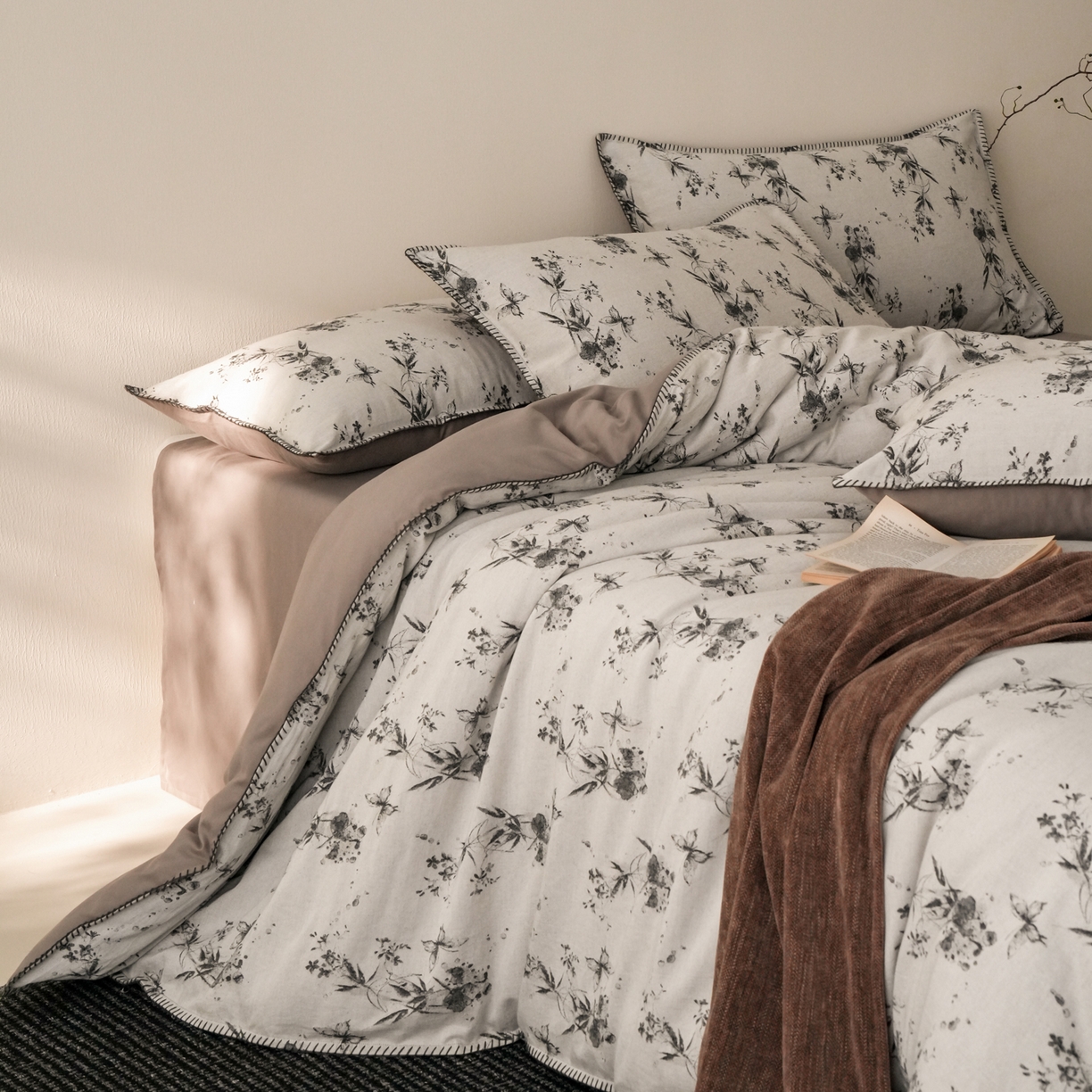 91家纺网 家纺一手货源 找家纺 （总）卡巴伦家纺 2025新款棉麻色织一字针提花四件套（会员：-20元 控价：298元）