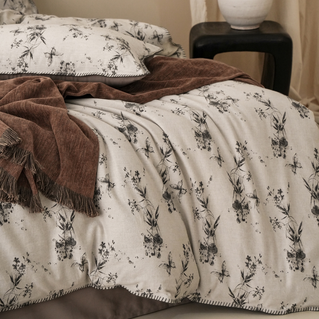 91家纺网 家纺一手货源 找家纺 （总）卡巴伦家纺 2025新款棉麻色织一字针提花四件套（会员：-20元 控价：298元）