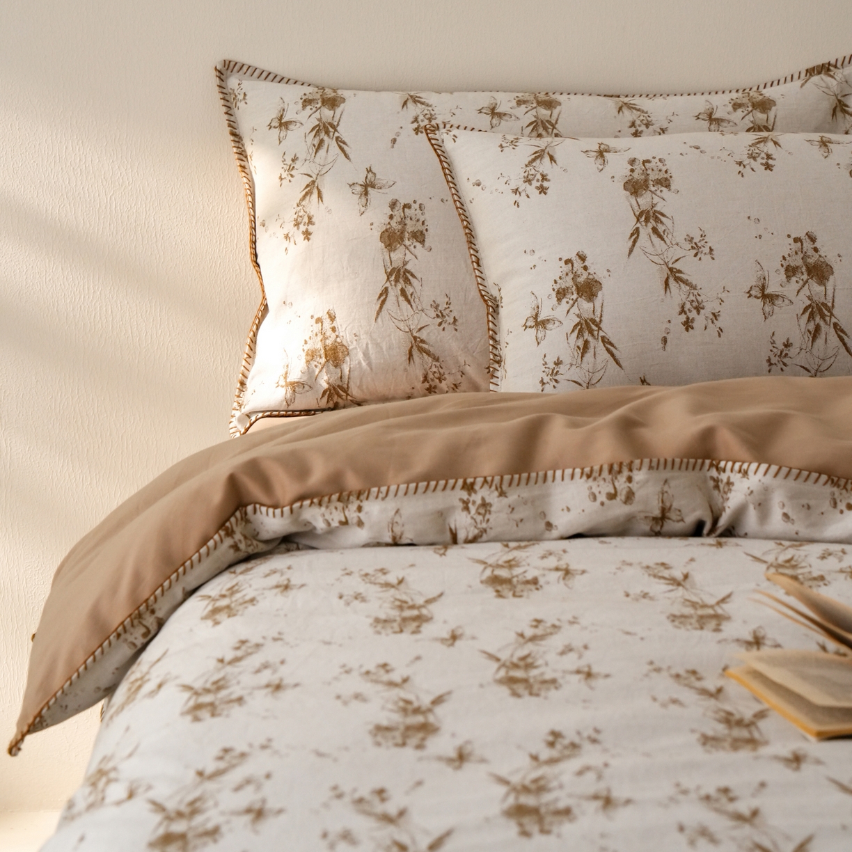 91家纺网 家纺一手货源 找家纺 卡巴伦家纺 2025新款棉麻色织一字针提花四件套（会员：-20元 控价：298元） 草木笙-咖