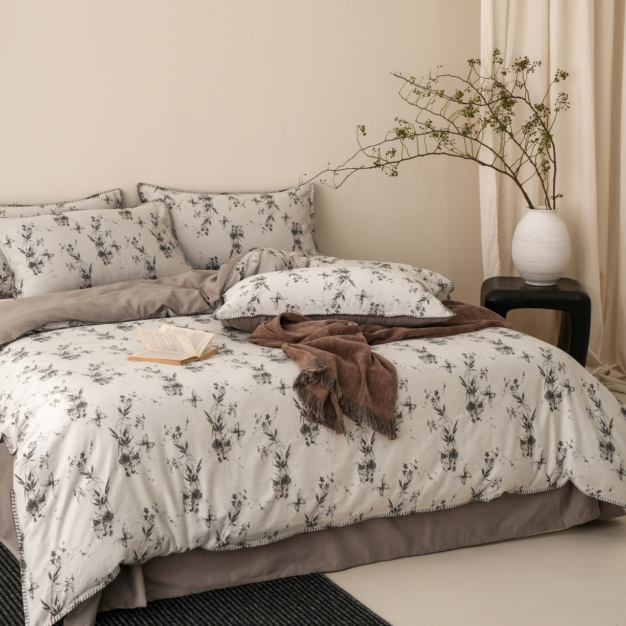 91家纺网 家纺一手货源 找家纺 卡巴伦家纺 2025新款棉麻色织一字针提花四件套（会员：-20元 控价：298元） 草木笙-灰