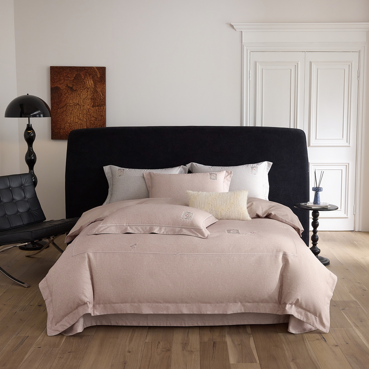 91家纺网 家纺一手货源 找家纺 （总）榻尚家居 2025秋冬新品纯棉贡缎磨毛绣花工艺款四件套-盛夏玫瑰 （控价：398）