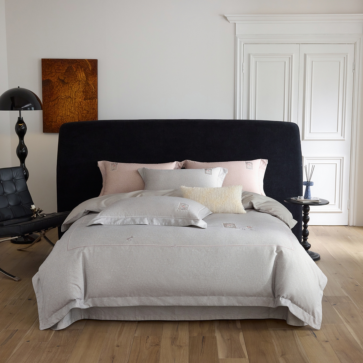 榻尚家居 2025秋冬新品纯棉贡缎磨毛绣花工艺款四件套-盛夏玫瑰（控价：398） 盛夏玫瑰 灰