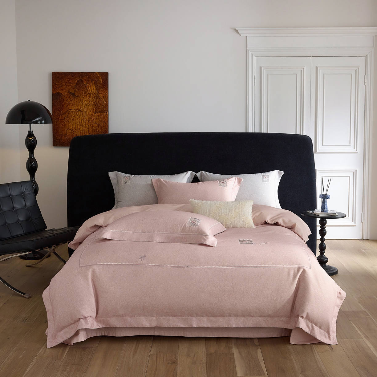 91家纺网 家纺一手货源 找家纺 （总）榻尚家居 2025秋冬新品纯棉贡缎磨毛绣花工艺款四件套-盛夏玫瑰 （控价：398）