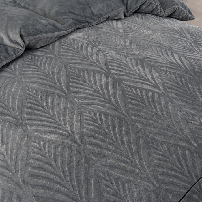 91家纺网 家纺一手货源 找家纺 （总）紫月轩家纺 2025新款牛奶绒雕花四件套