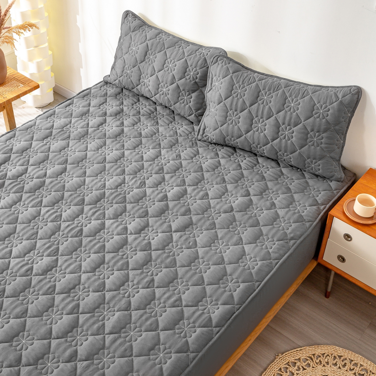 91家纺网 家纺一手货源 找家纺 恬澳家纺 2025新款简约亲肤夹棉床笠-四叶草 四叶草-深灰