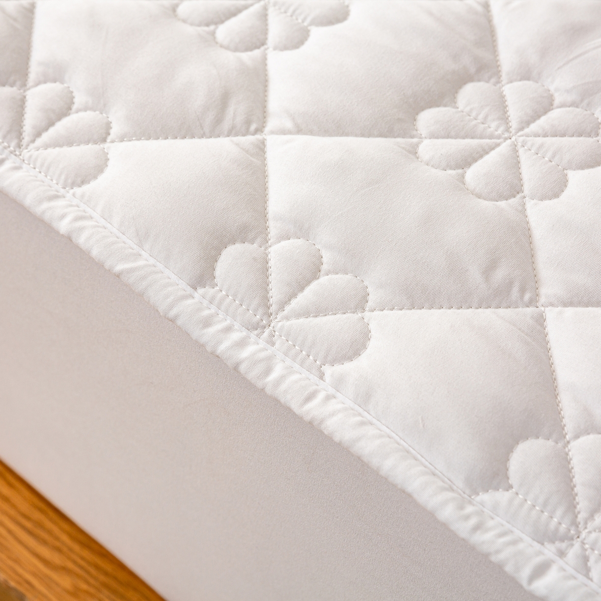 91家纺网 家纺一手货源 找家纺 （总）恬澳家纺 2025新款简约亲肤夹棉床笠-四叶草