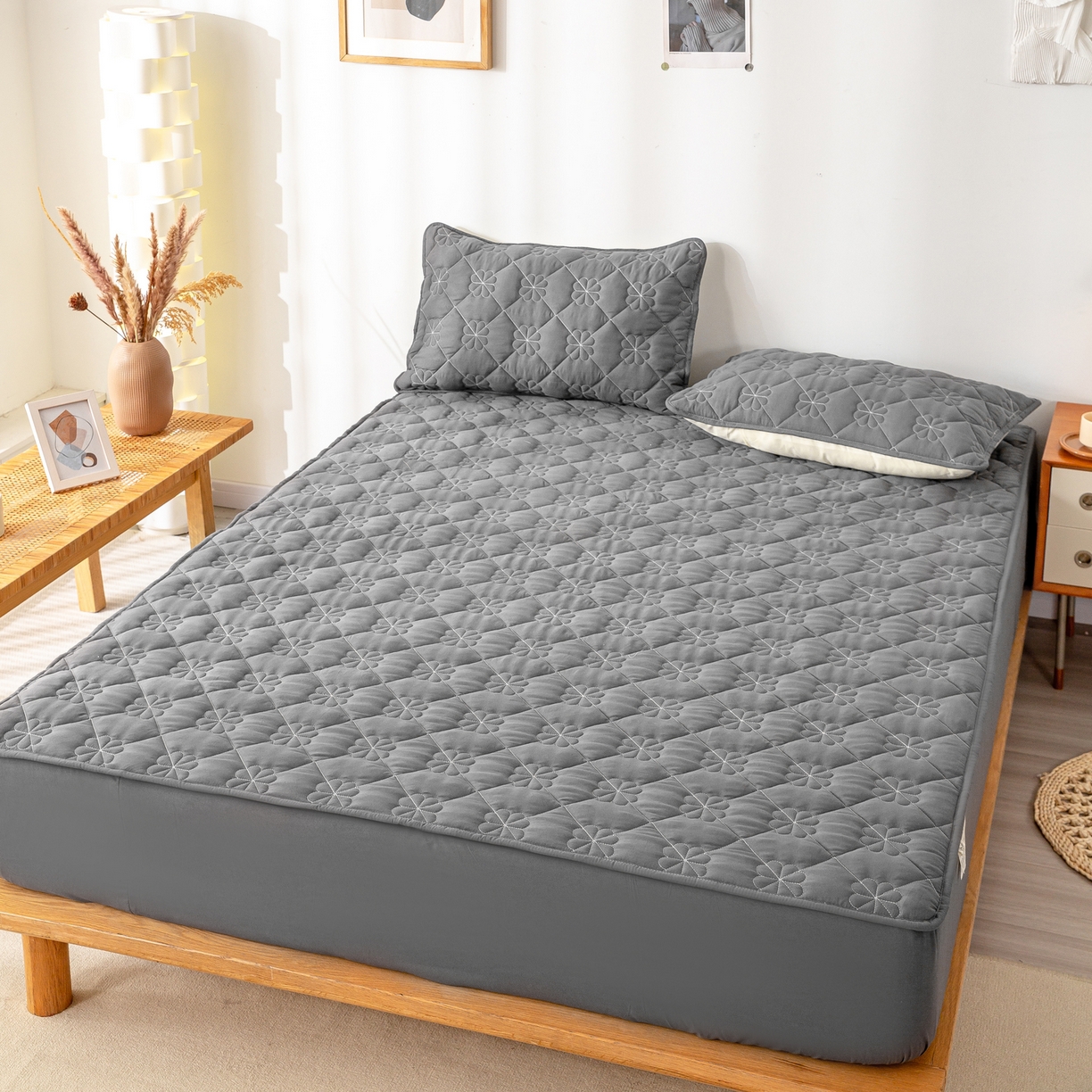 91家纺网 家纺一手货源 找家纺 恬澳家纺 2025新款简约亲肤夹棉床笠-四叶草 四叶草-深灰