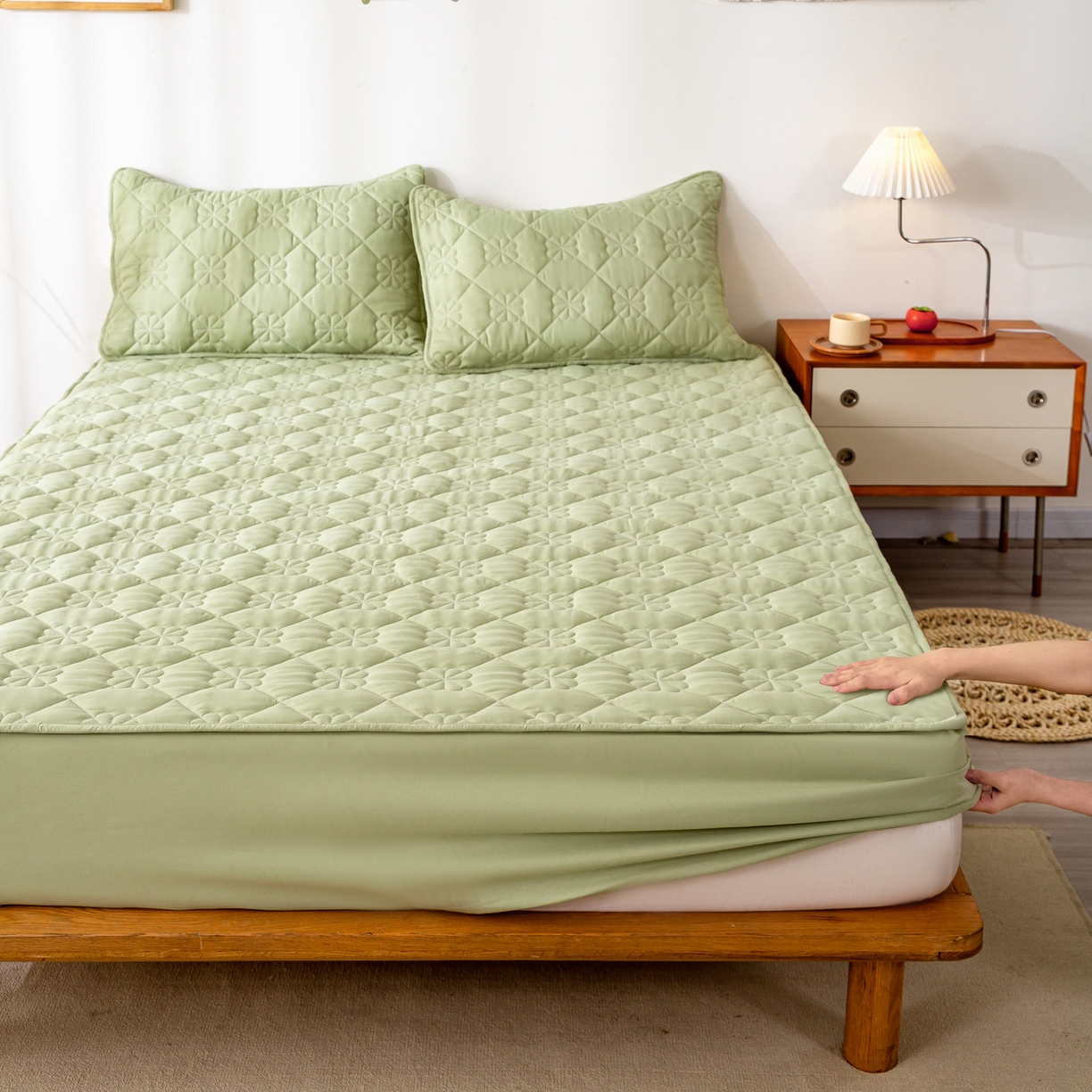 91家纺网 家纺一手货源 找家纺 恬澳家纺 2025新款简约亲肤夹棉床笠-四叶草 四叶草-豆绿