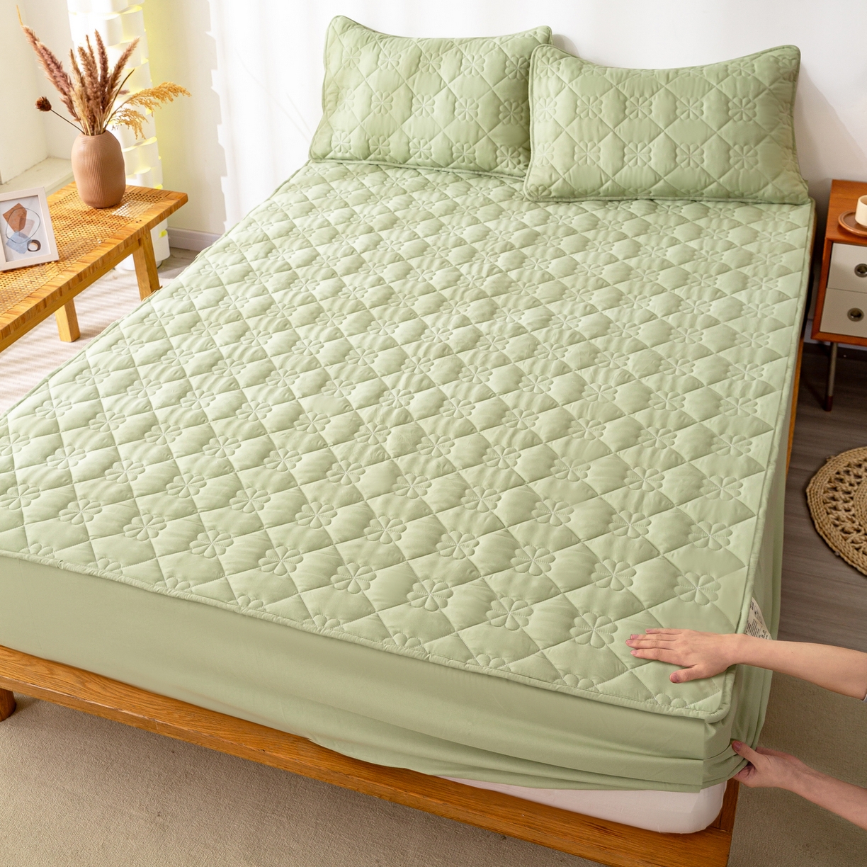 91家纺网 家纺一手货源 找家纺 恬澳家纺 2025新款简约亲肤夹棉床笠-四叶草 四叶草-豆绿