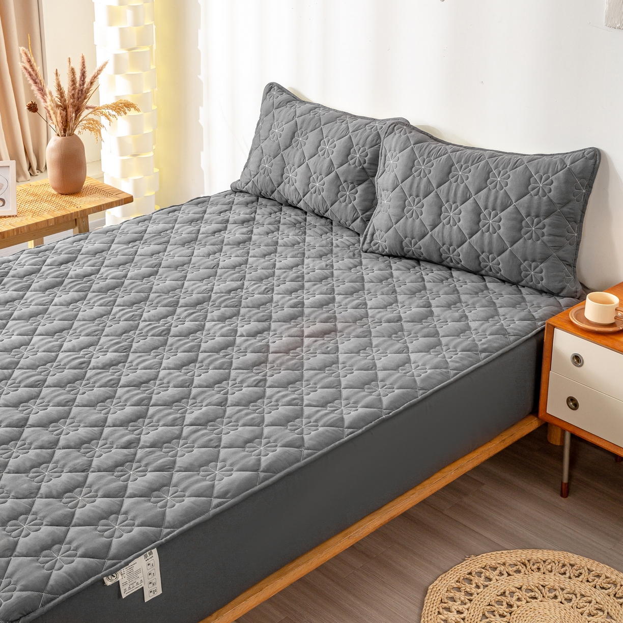 91家纺网 家纺一手货源 找家纺 恬澳家纺 2025新款简约亲肤夹棉床笠-四叶草 四叶草-深灰