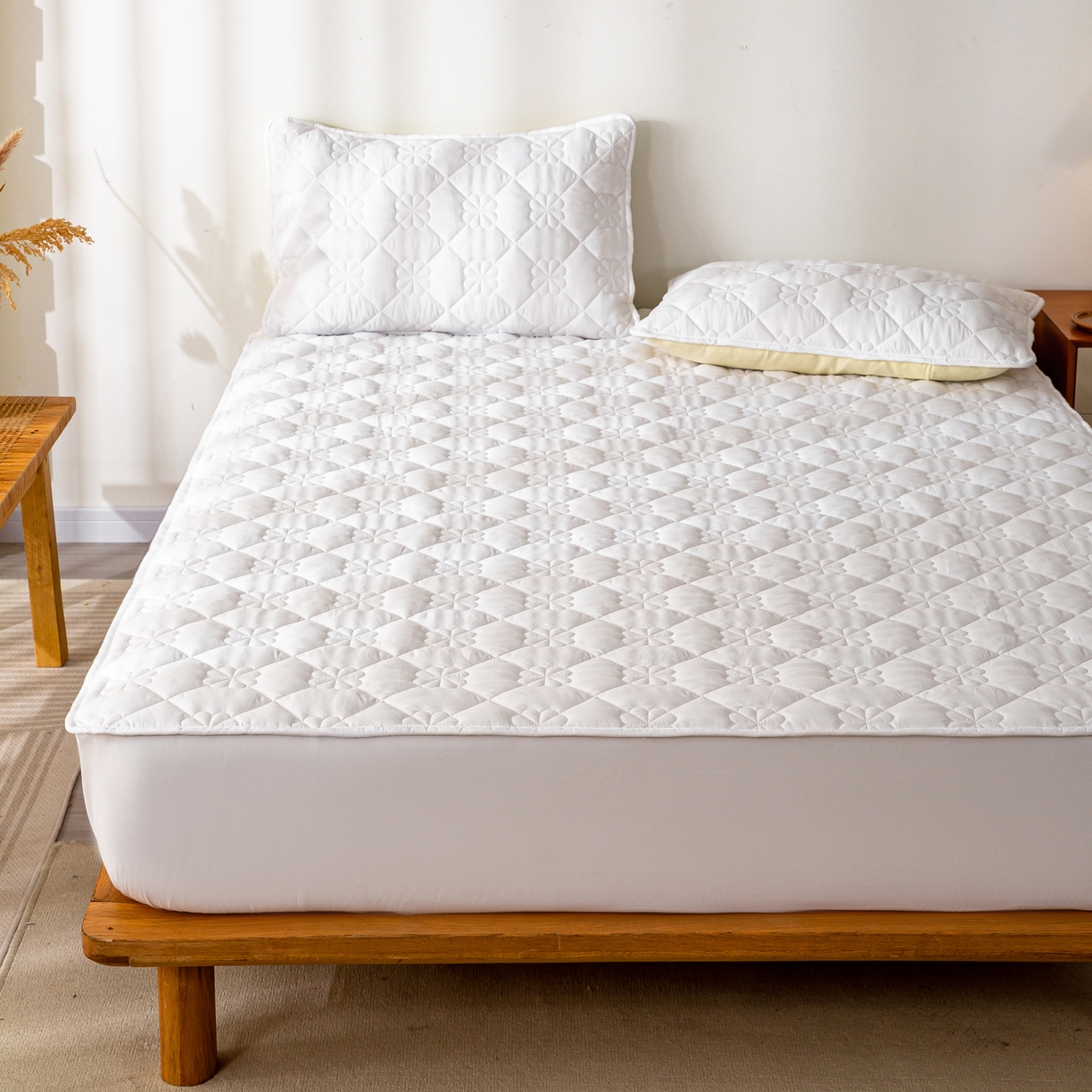 91家纺网 家纺一手货源 找家纺 （总）恬澳家纺 2025新款简约亲肤夹棉床笠-四叶草