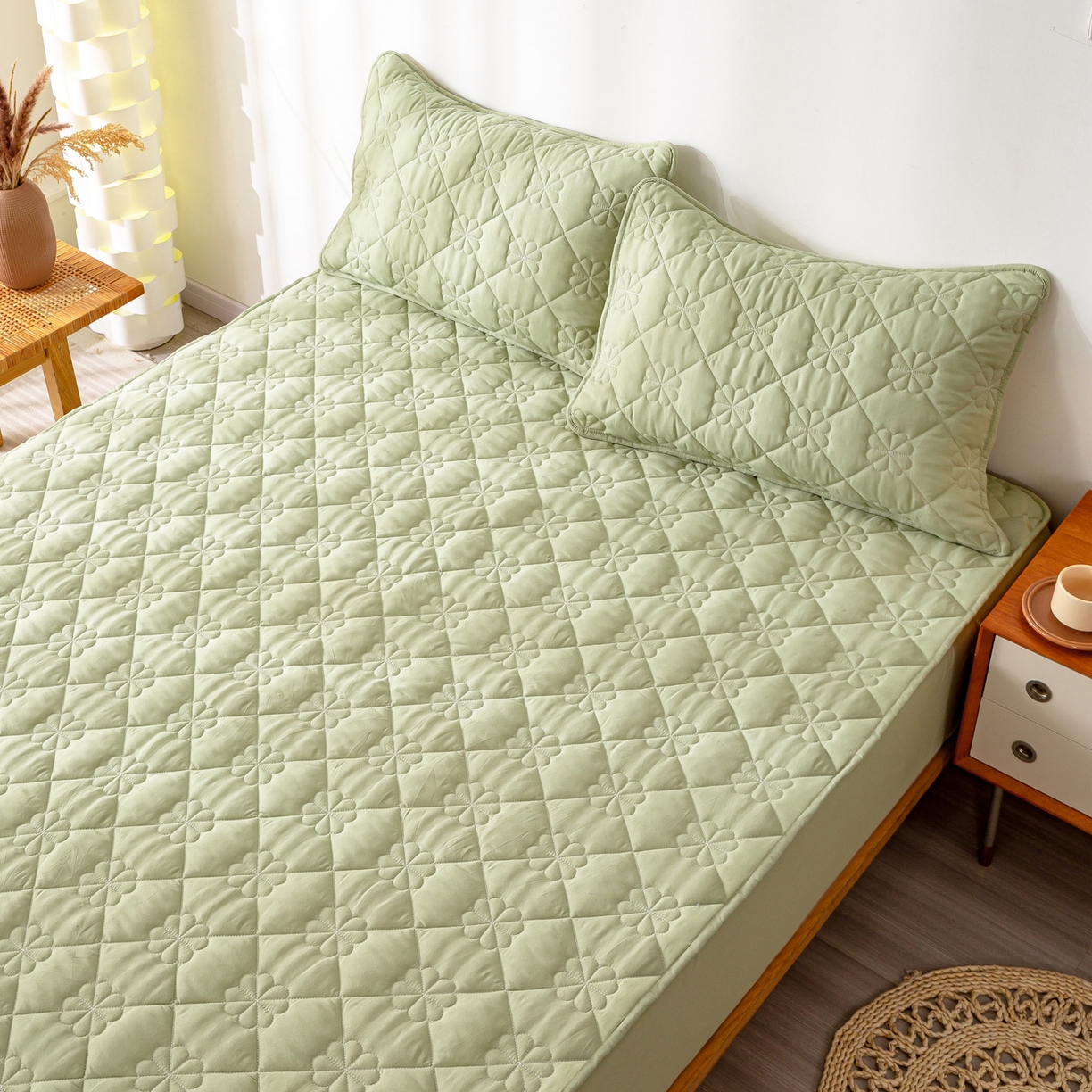 91家纺网 家纺一手货源 找家纺 恬澳家纺 2025新款简约亲肤夹棉床笠-四叶草 四叶草-豆绿