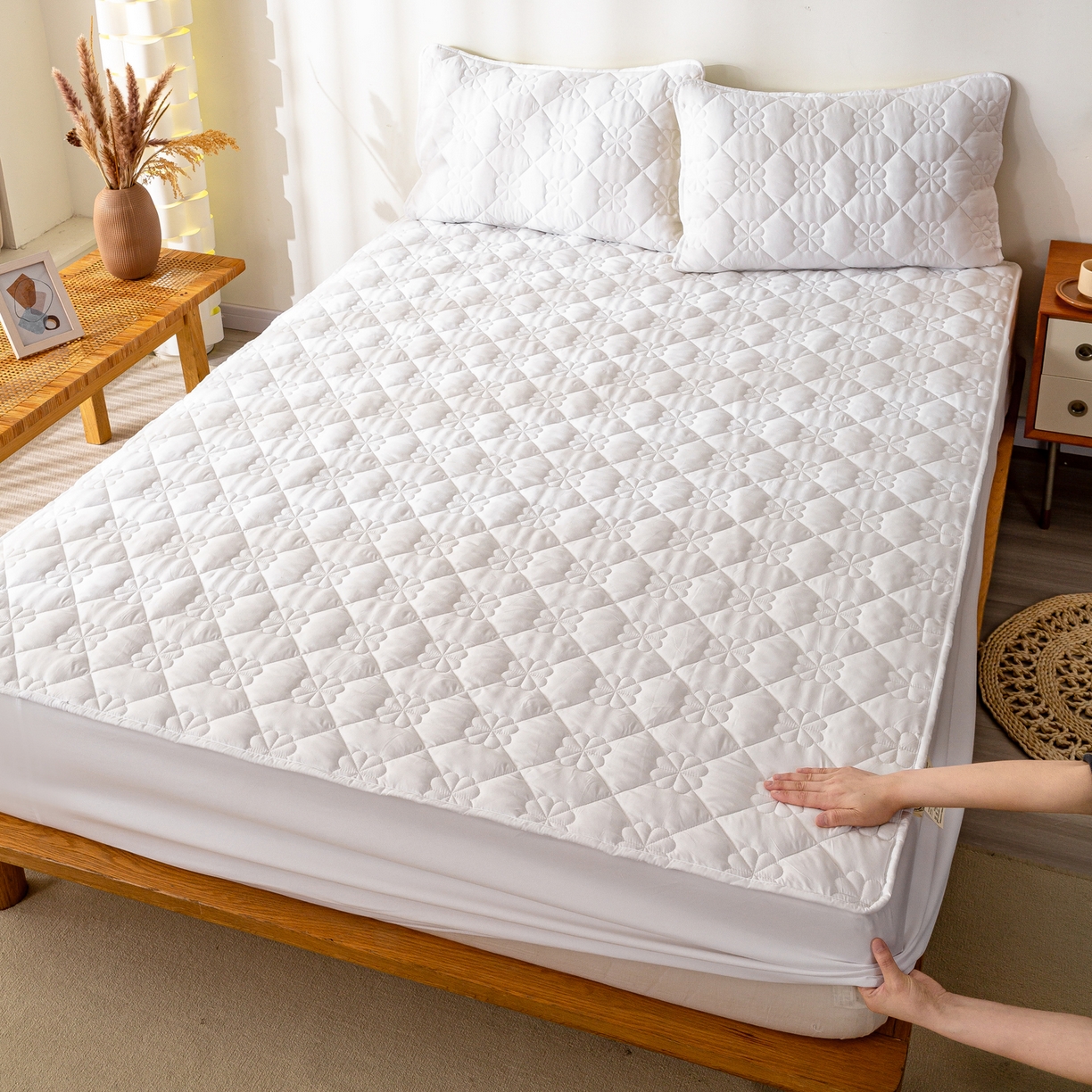 91家纺网 家纺一手货源 找家纺 恬澳家纺 2025新款简约亲肤夹棉床笠-四叶草 四叶草-本白