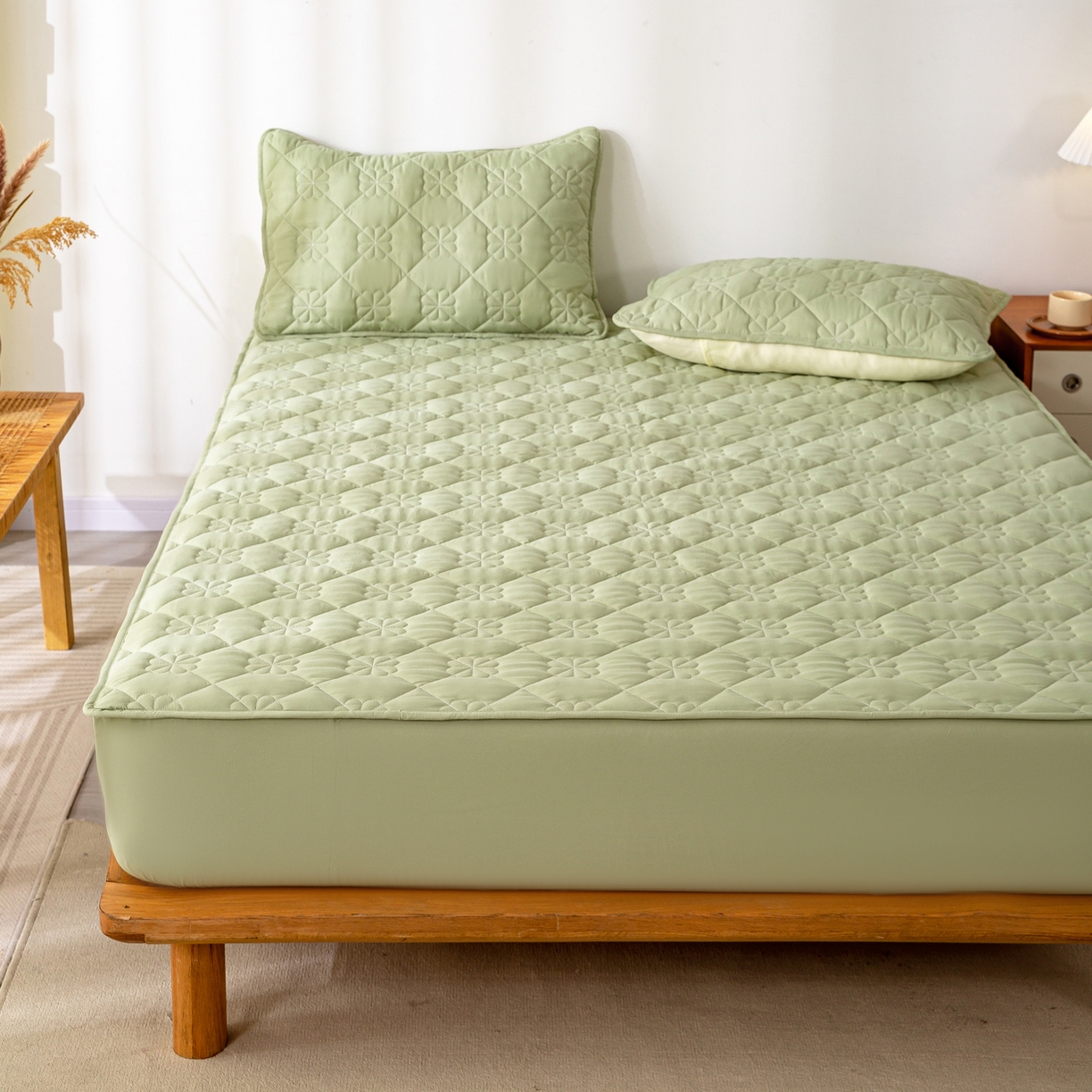 91家纺网 家纺一手货源 找家纺 恬澳家纺 2025新款简约亲肤夹棉床笠-四叶草 四叶草-豆绿