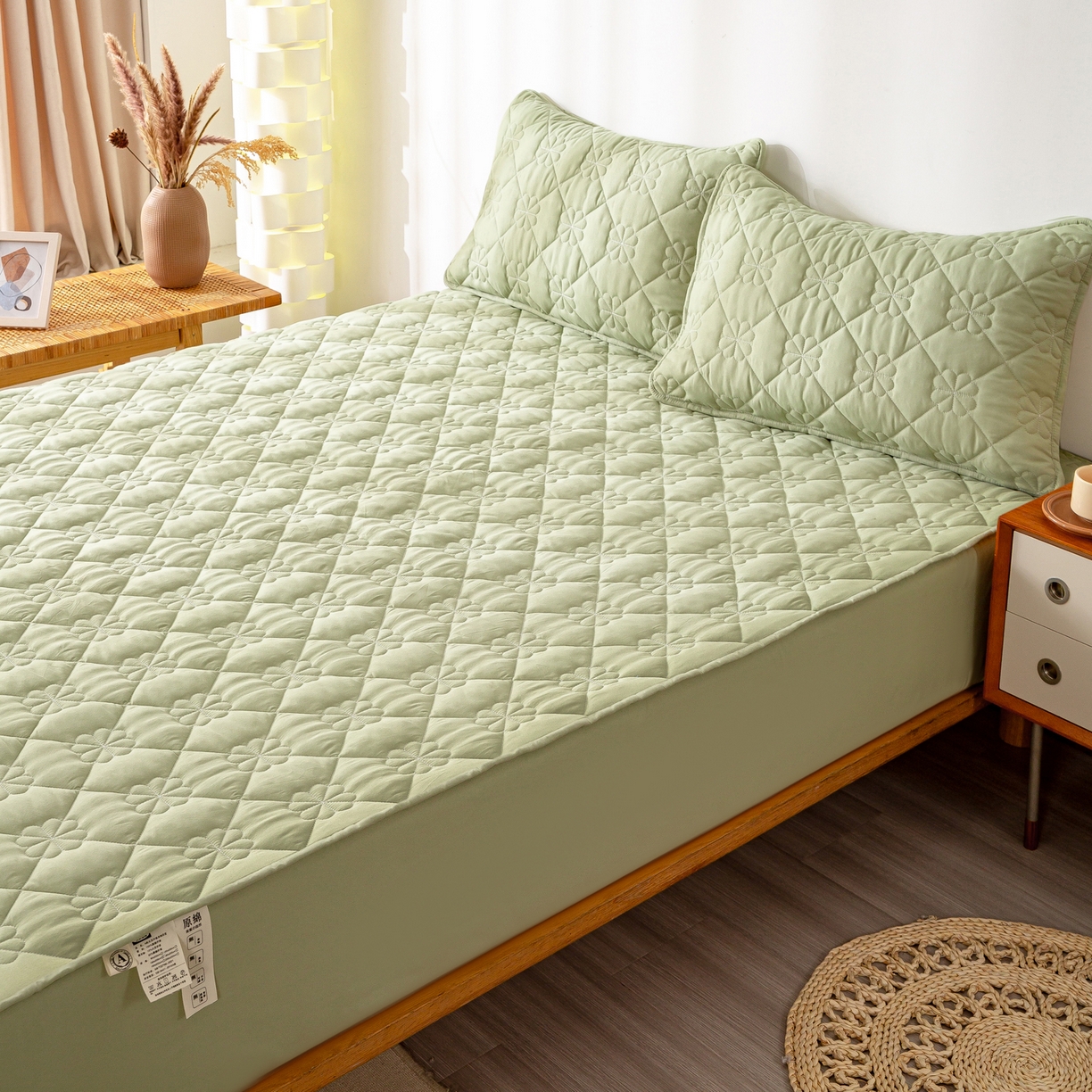 91家纺网 家纺一手货源 找家纺 恬澳家纺 2025新款简约亲肤夹棉床笠-四叶草 四叶草-豆绿