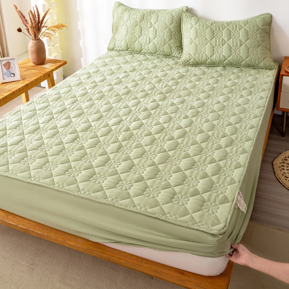 91家纺网 家纺一手货源 找家纺 恬澳家纺 2025新款简约亲肤夹棉床笠-四叶草 四叶草-豆绿