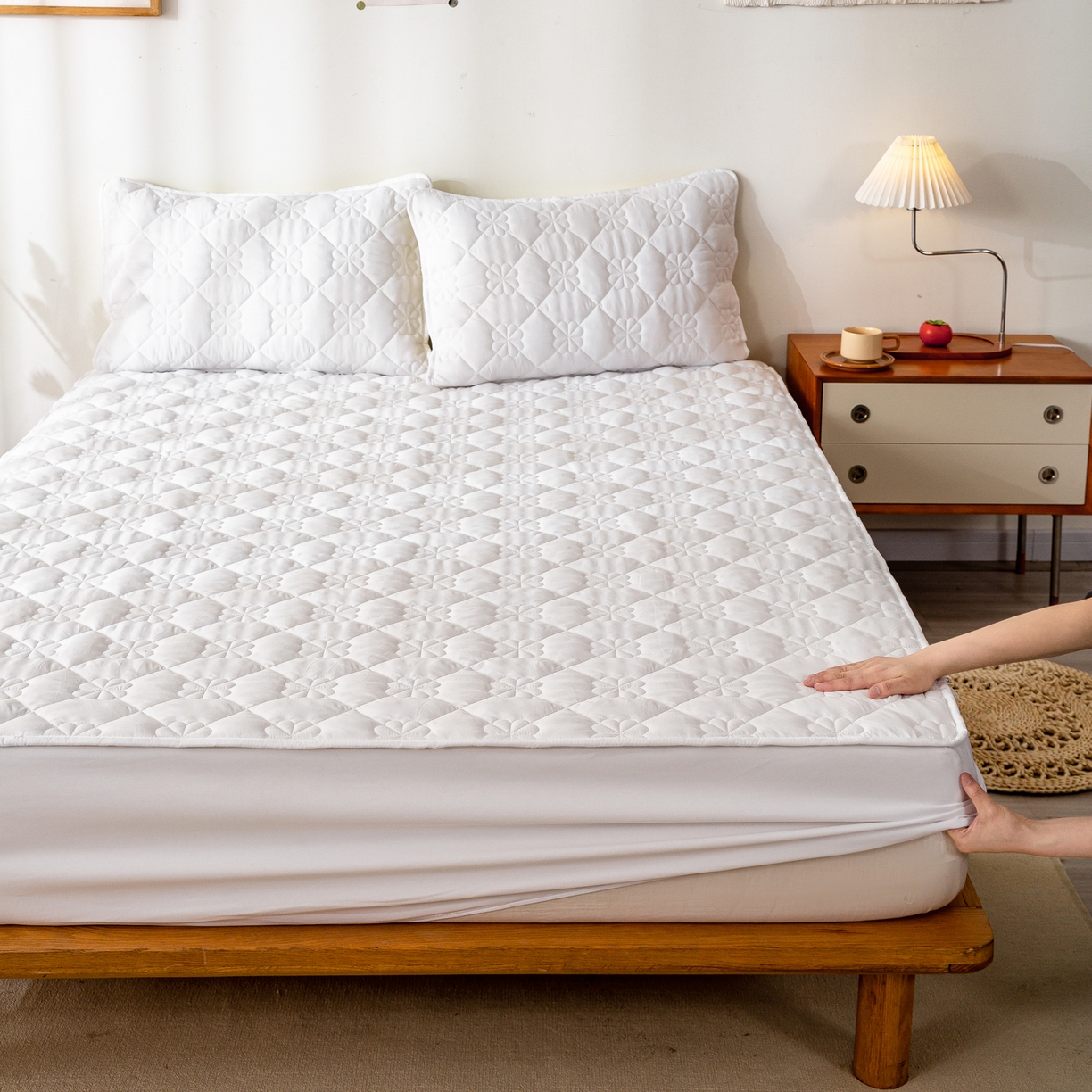 91家纺网 家纺一手货源 找家纺 恬澳家纺 2025新款简约亲肤夹棉床笠-四叶草 四叶草-本白