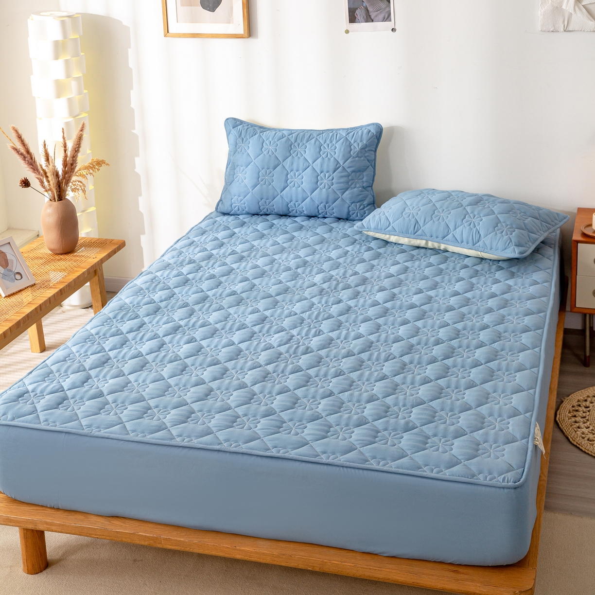 91家纺网 家纺一手货源 找家纺 恬澳家纺 2025新款简约亲肤夹棉床笠-四叶草 四叶草-湖蓝