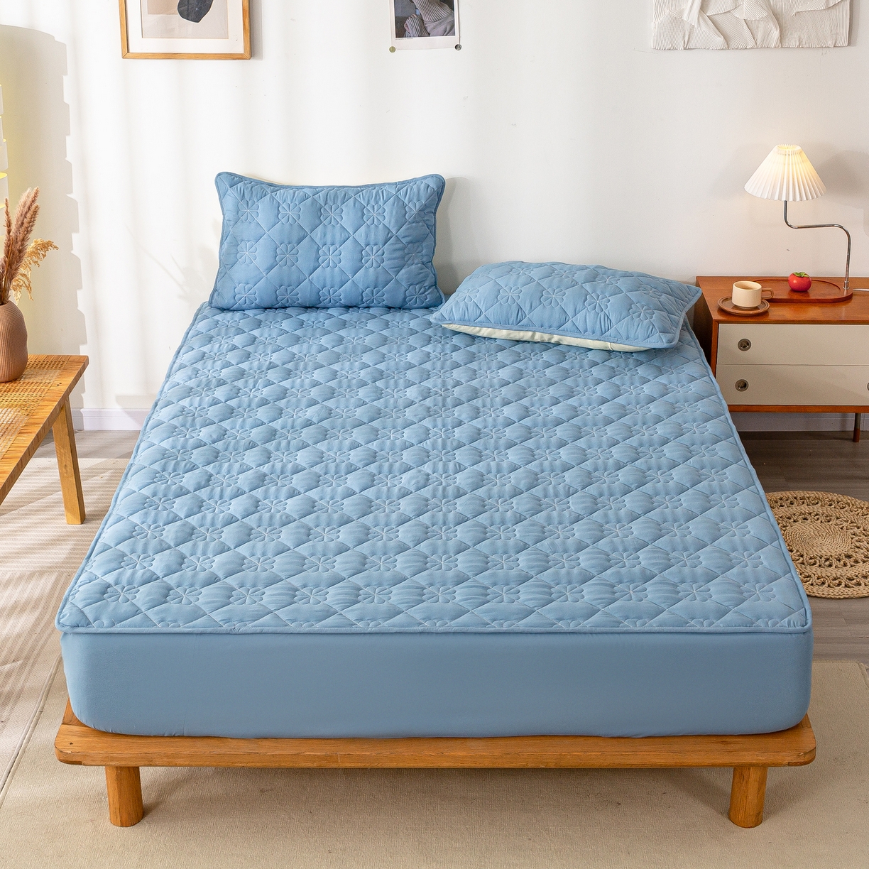 91家纺网 家纺一手货源 找家纺 恬澳家纺 2025新款简约亲肤夹棉床笠-四叶草 四叶草-湖蓝