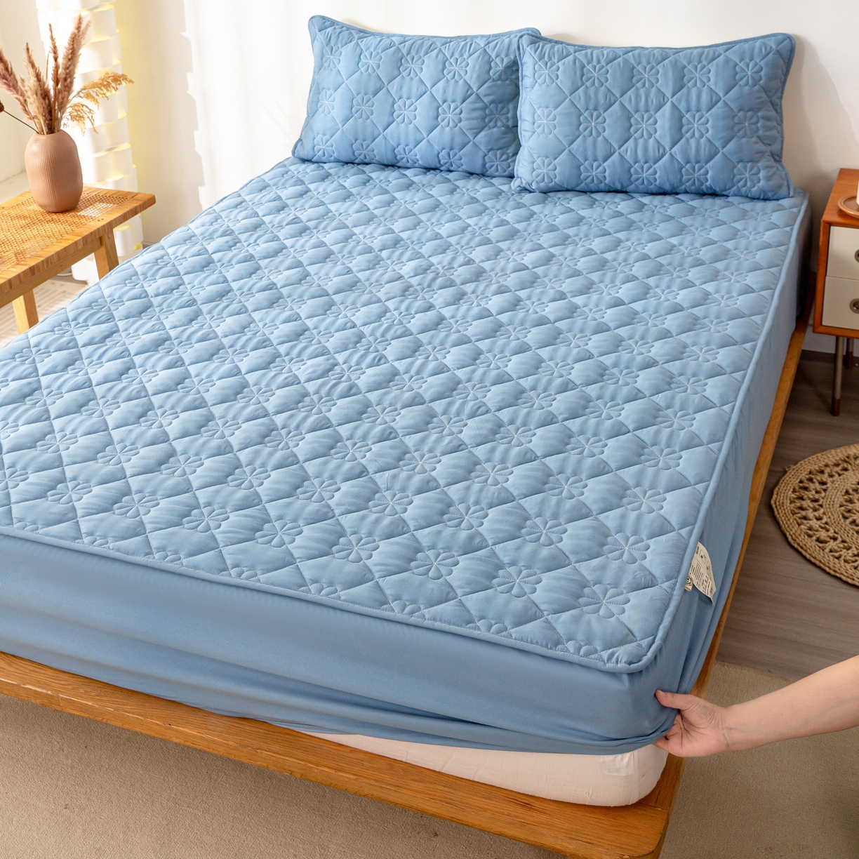 91家纺网 家纺一手货源 找家纺 恬澳家纺 2025新款简约亲肤夹棉床笠-四叶草 四叶草-湖蓝