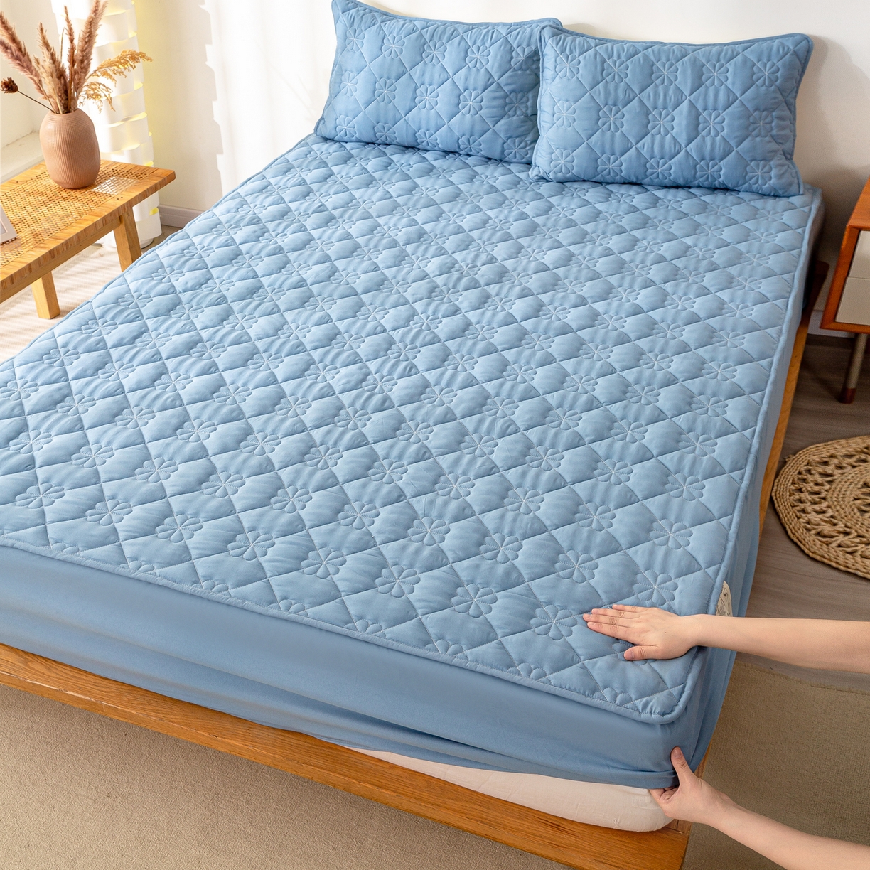 91家纺网 家纺一手货源 找家纺 恬澳家纺 2025新款简约亲肤夹棉床笠-四叶草 四叶草-湖蓝