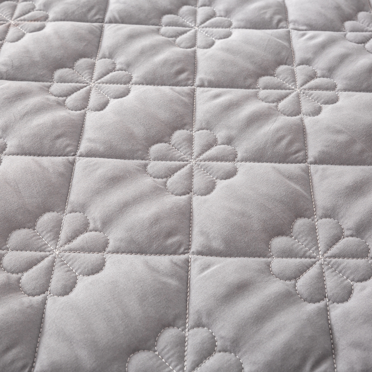 91家纺网 家纺一手货源 找家纺 恬澳家纺 2025新款简约亲肤夹棉床笠-四叶草 四叶草-浅灰