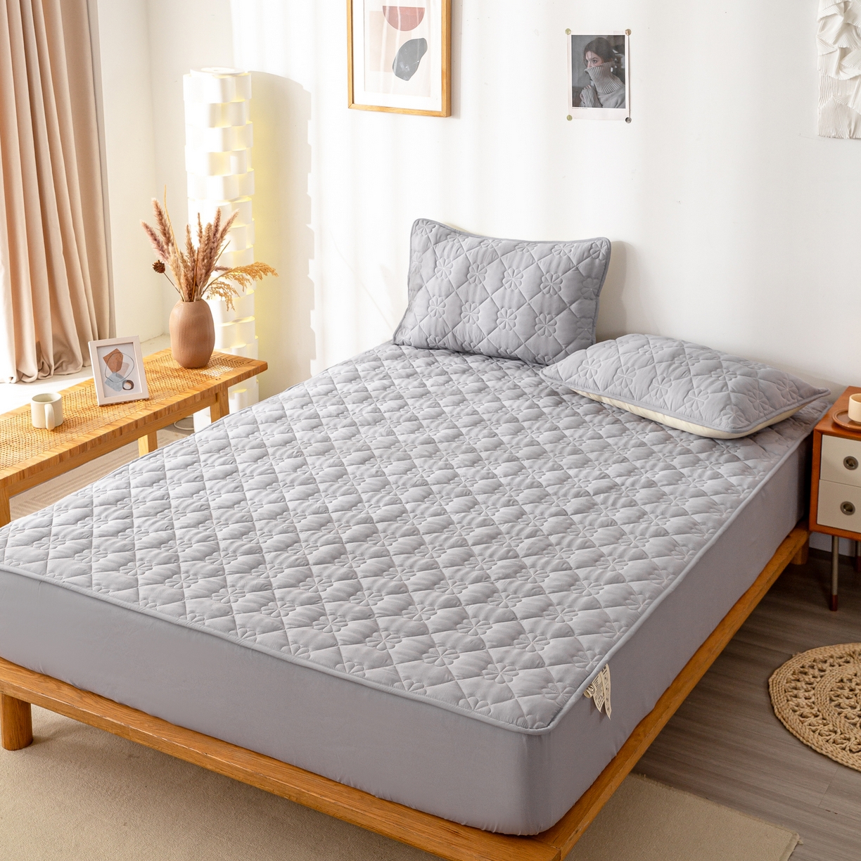 91家纺网 家纺一手货源 找家纺 恬澳家纺 2025新款简约亲肤夹棉床笠-四叶草 四叶草-浅灰