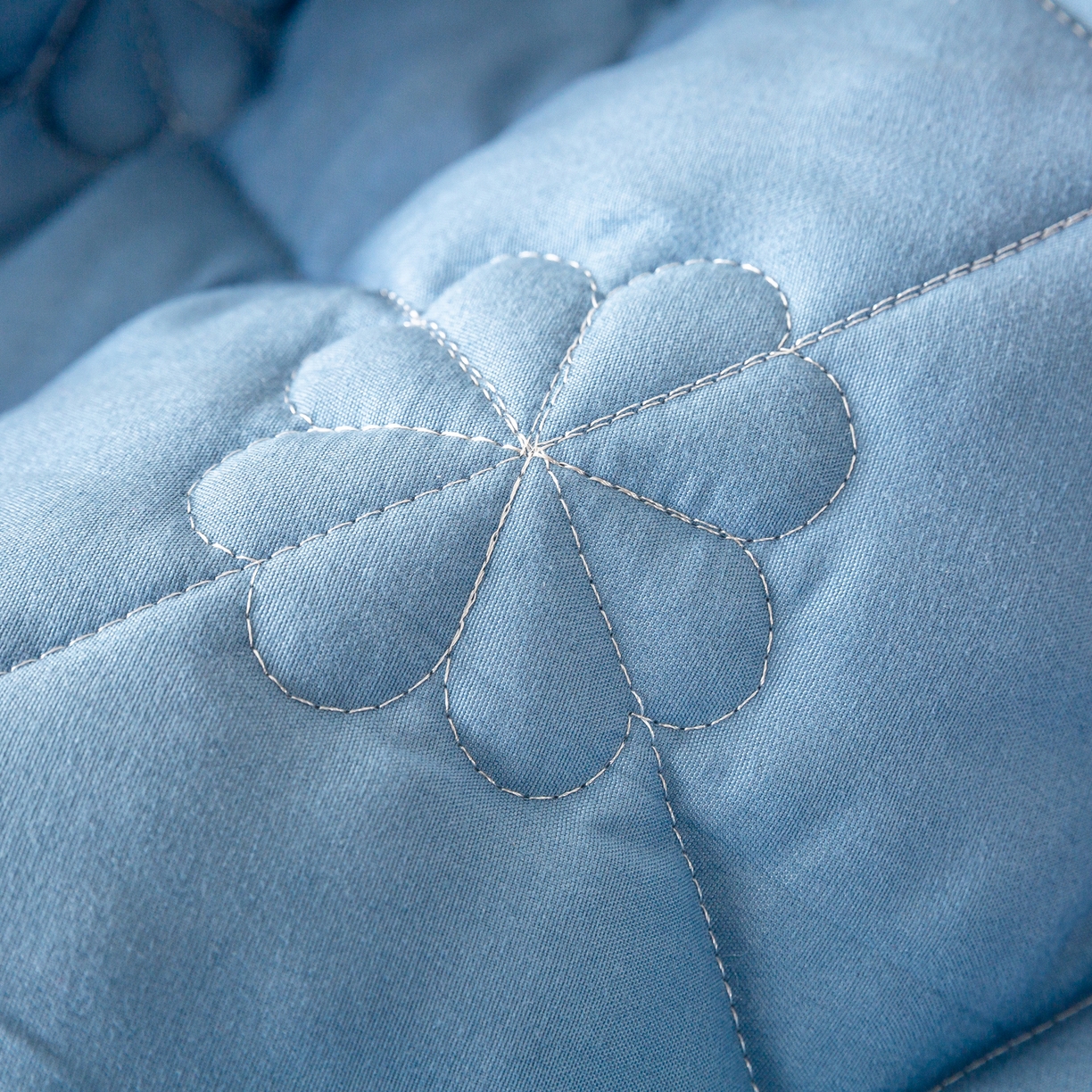 91家纺网 家纺一手货源 找家纺 恬澳家纺 2025新款简约亲肤夹棉床笠-四叶草 四叶草-湖蓝