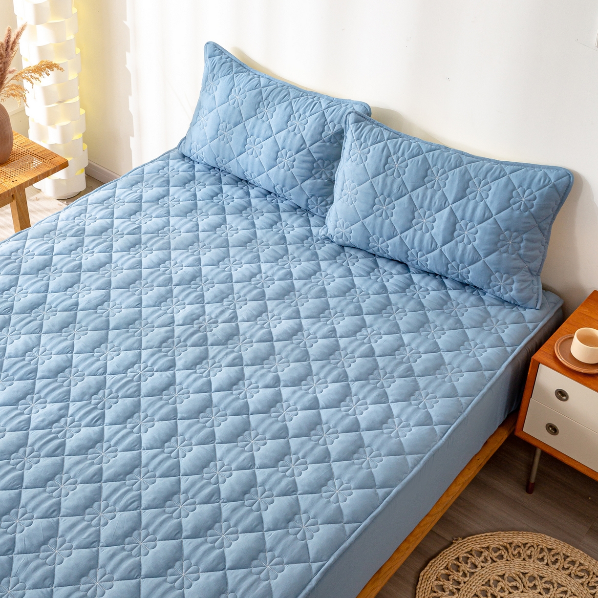 91家纺网 家纺一手货源 找家纺 恬澳家纺 2025新款简约亲肤夹棉床笠-四叶草 四叶草-湖蓝