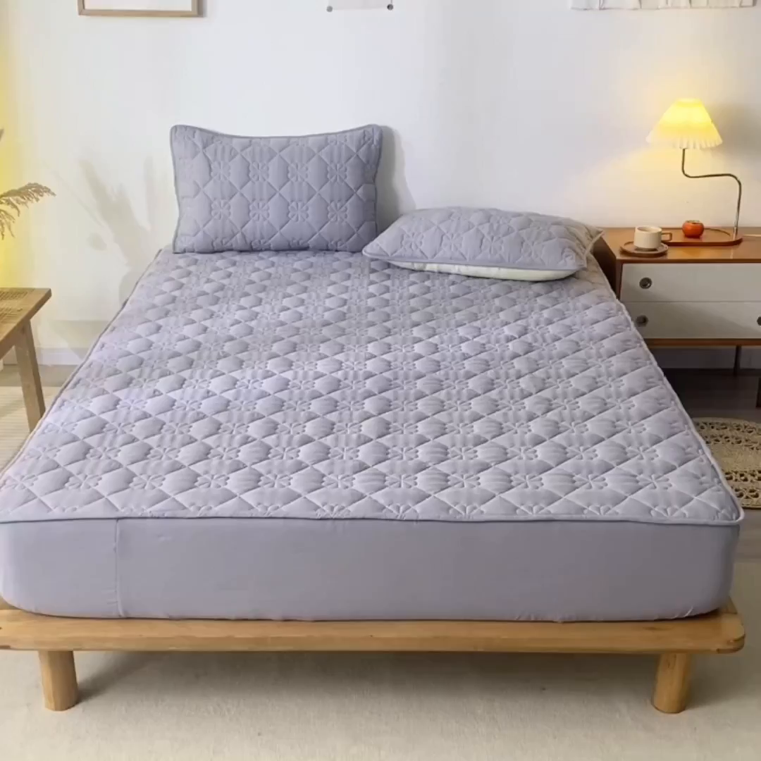 91家纺网 家纺一手货源 找家纺 恬澳家纺 2025新款简约亲肤夹棉床笠-四叶草 四叶草-浅灰